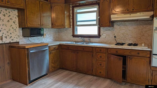 9134 Taylor Street, Omaha, NE 68134
