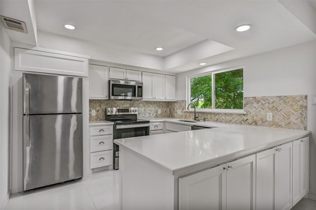 628 E Castle Harbour Drive, Friendswood, TX 77546