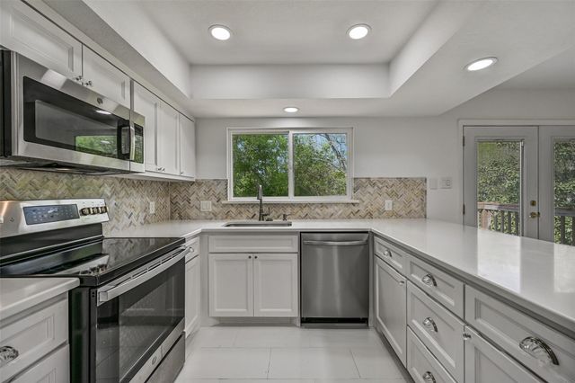 628 E Castle Harbour Drive, Friendswood, TX 77546