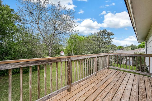 628 E Castle Harbour Drive, Friendswood, TX 77546