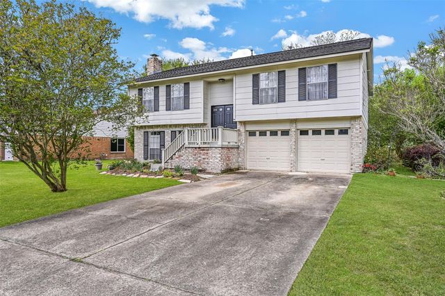 628 E Castle Harbour Drive, Friendswood, TX 77546