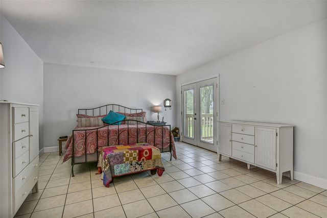 628 E Castle Harbour Drive, Friendswood, TX 77546