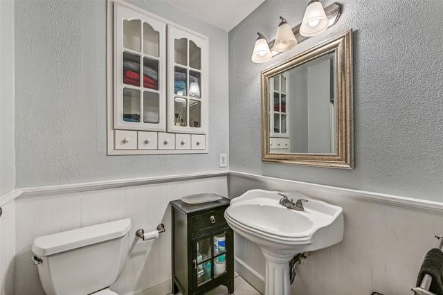 628 E Castle Harbour Drive, Friendswood, TX 77546