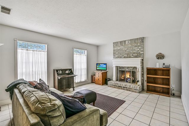 628 E Castle Harbour Drive, Friendswood, TX 77546