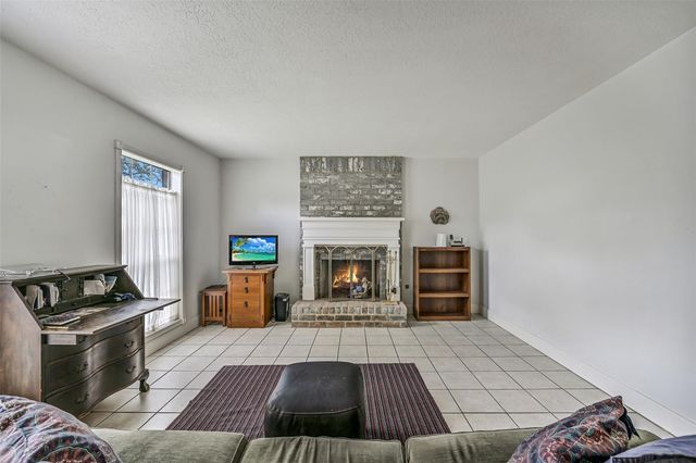 628 E Castle Harbour Drive, Friendswood, TX 77546