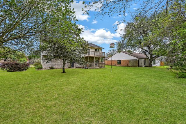 628 E Castle Harbour Drive, Friendswood, TX 77546