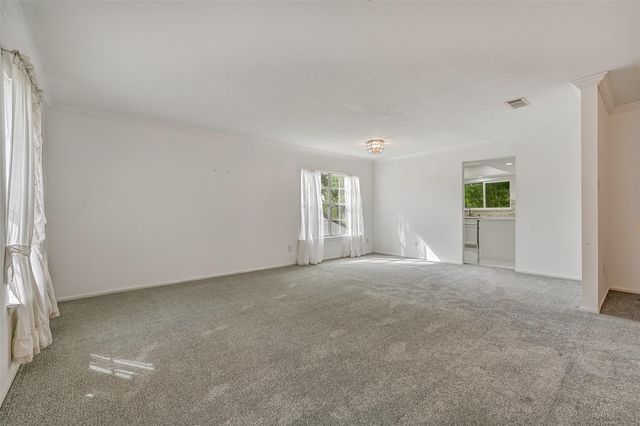 628 E Castle Harbour Drive, Friendswood, TX 77546