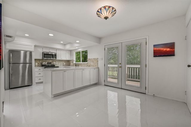 628 E Castle Harbour Drive, Friendswood, TX 77546