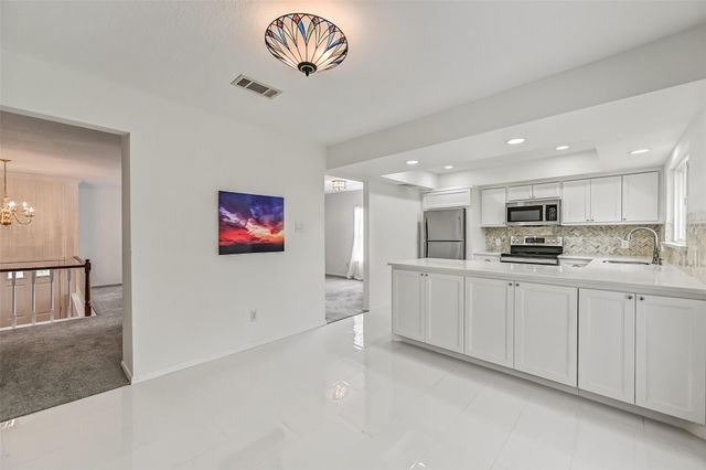 628 E Castle Harbour Drive, Friendswood, TX 77546