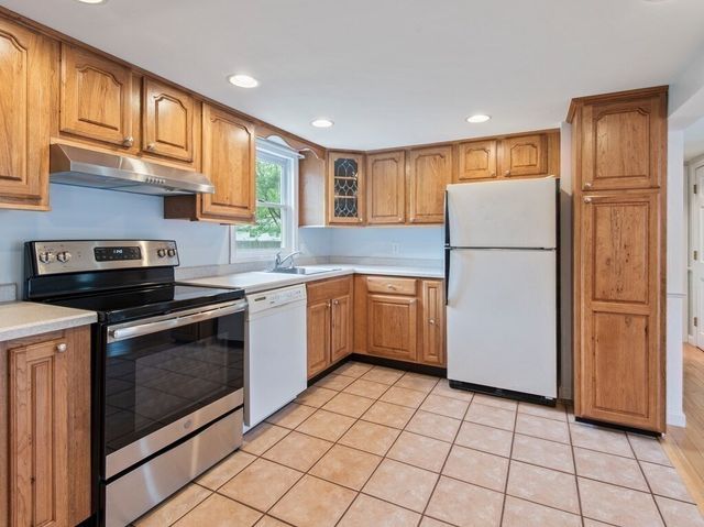 61 Locust Street, Oxford, MA 01540