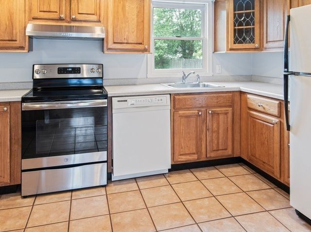 61 Locust Street, Oxford, MA 01540