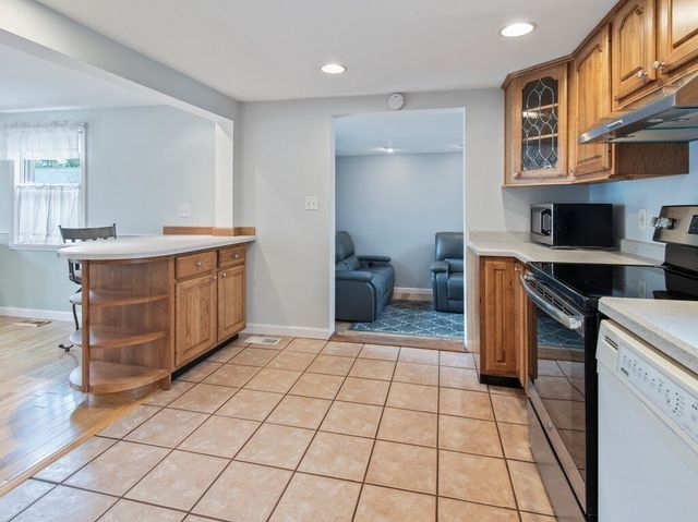 61 Locust Street, Oxford, MA 01540