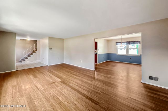 7 Wheatley Road, Manalapan, NJ 07726