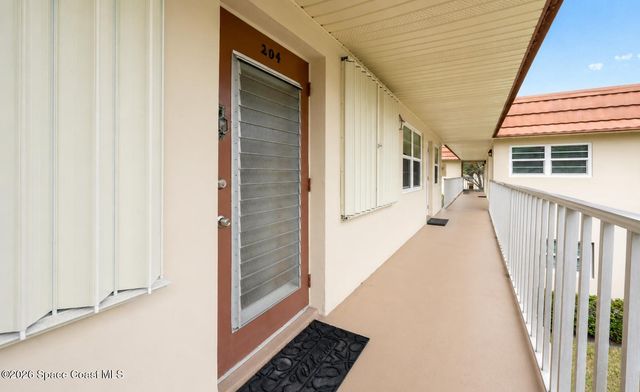 25 Vista Gardens Trail 204, Vero Beach, FL 32962