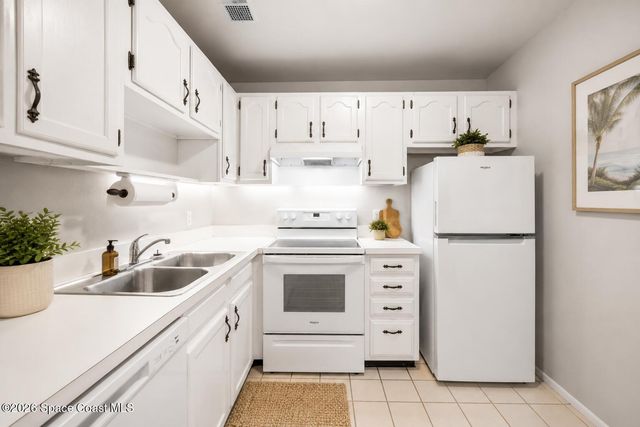 25 Vista Gardens Trail 204, Vero Beach, FL 32962