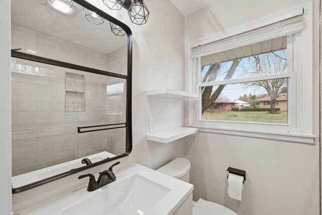 724 19th Street, West Des Moines, IA 50265