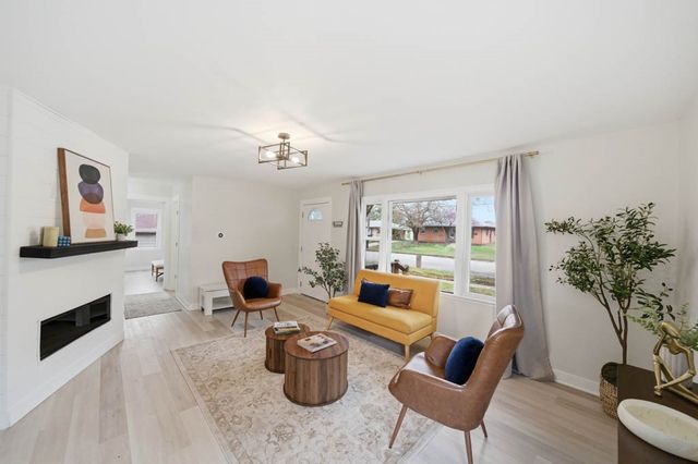 724 19th Street, West Des Moines, IA 50265