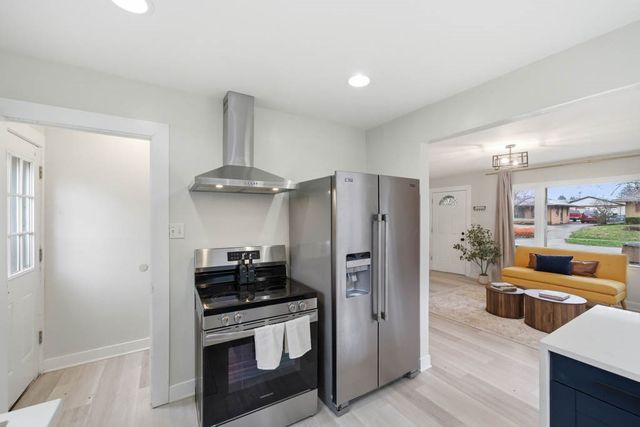 724 19th Street, West Des Moines, IA 50265