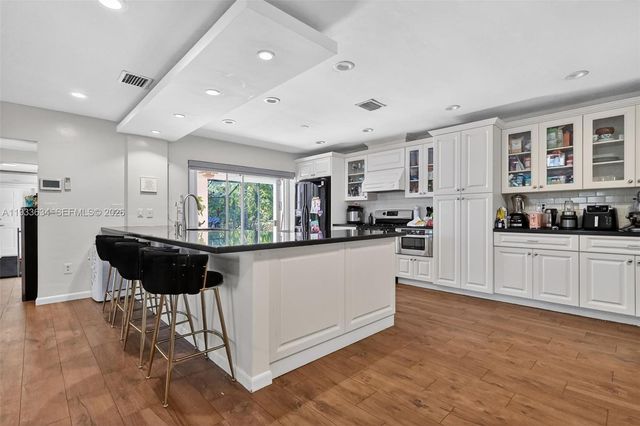 11890 SW 72nd Pl, Pinecrest, FL 33156