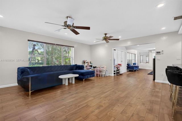 11890 SW 72nd Pl, Pinecrest, FL 33156