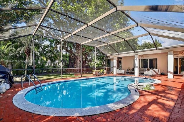 11890 SW 72nd Pl, Pinecrest, FL 33156