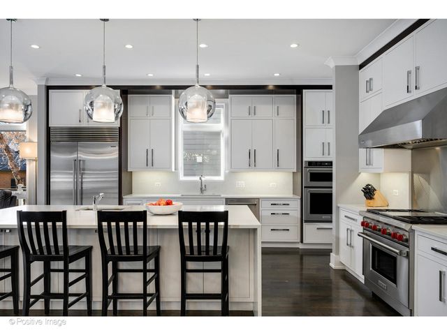 2107 W Bradley Place, Chicago, IL 60618