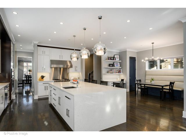 2107 W Bradley Place, Chicago, IL 60618