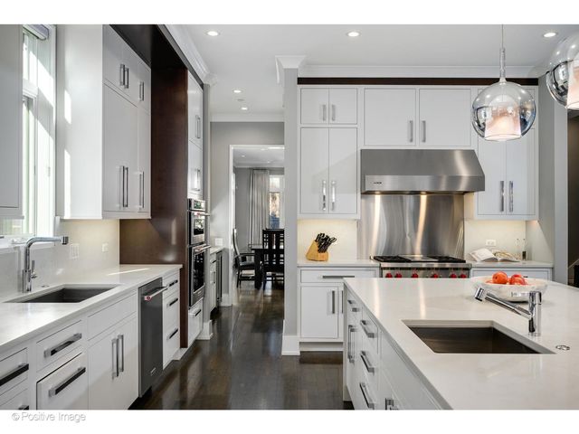 2107 W Bradley Place, Chicago, IL 60618