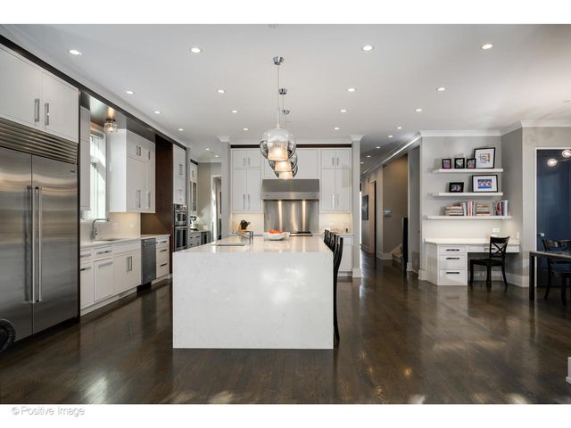 2107 W Bradley Place, Chicago, IL 60618