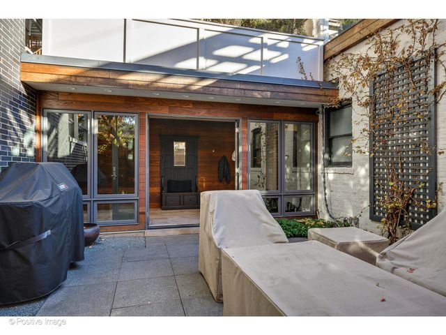 2107 W Bradley Place, Chicago, IL 60618