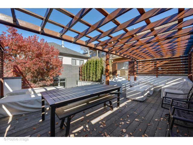 2107 W Bradley Place, Chicago, IL 60618