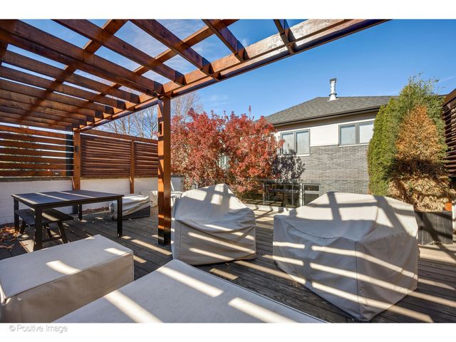 2107 W Bradley Place, Chicago, IL 60618