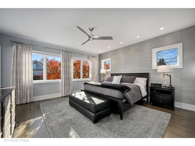 2107 W Bradley Place, Chicago, IL 60618