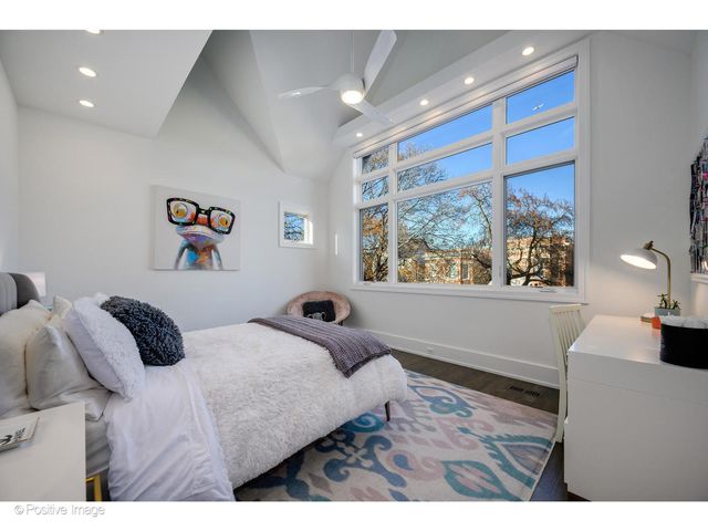 2107 W Bradley Place, Chicago, IL 60618