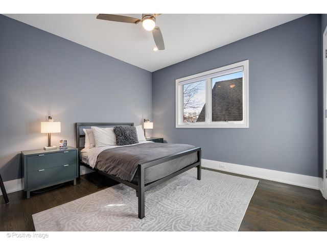 2107 W Bradley Place, Chicago, IL 60618