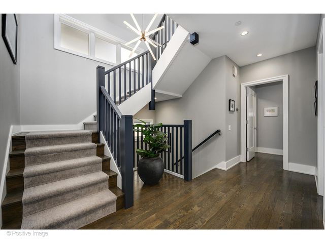 2107 W Bradley Place, Chicago, IL 60618