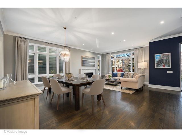 2107 W Bradley Place, Chicago, IL 60618