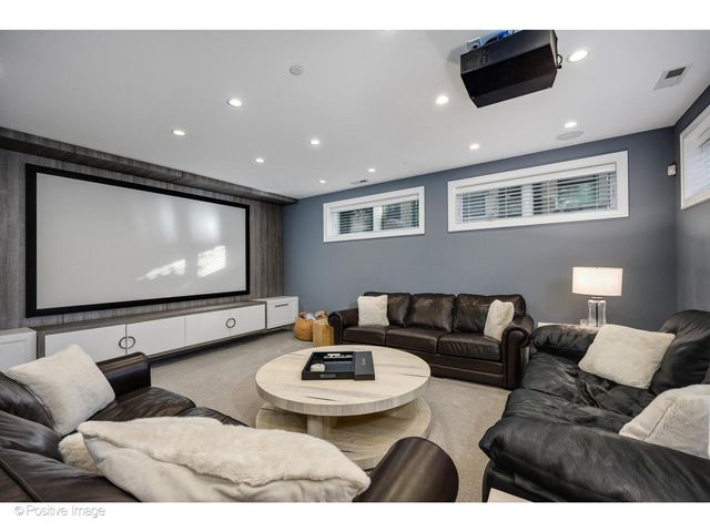 2107 W Bradley Place, Chicago, IL 60618