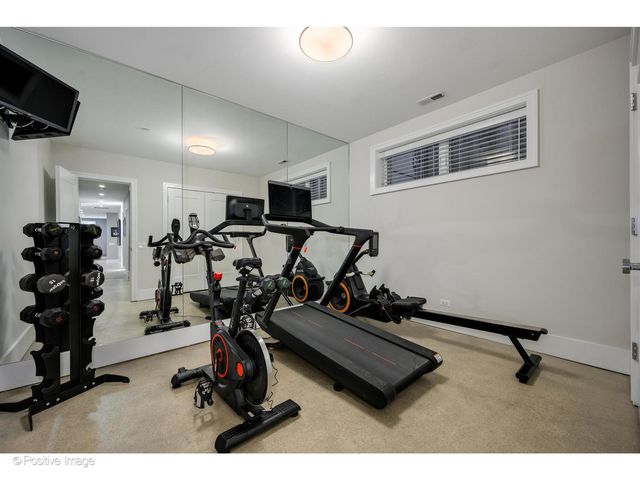 2107 W Bradley Place, Chicago, IL 60618