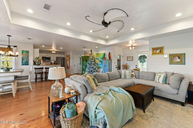 8216 Belle Fontaine Drive, Ocean Springs, MS 39564