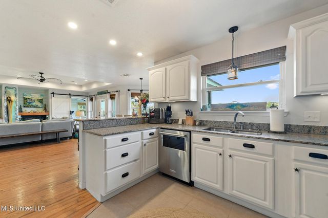 8216 Belle Fontaine Drive, Ocean Springs, MS 39564