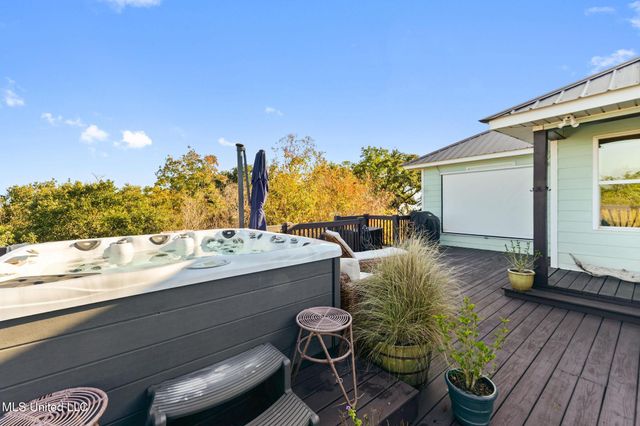 8216 Belle Fontaine Drive, Ocean Springs, MS 39564