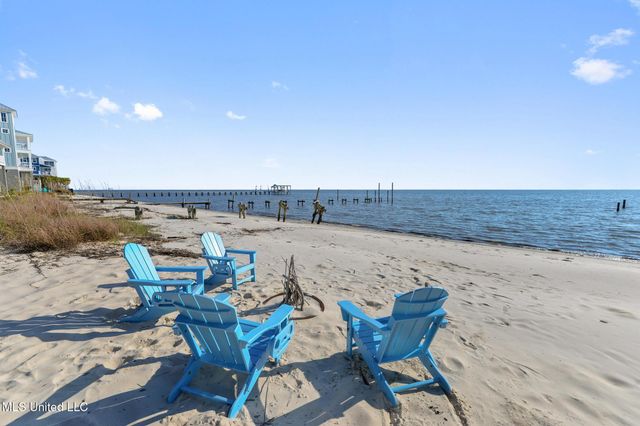 8216 Belle Fontaine Drive, Ocean Springs, MS 39564