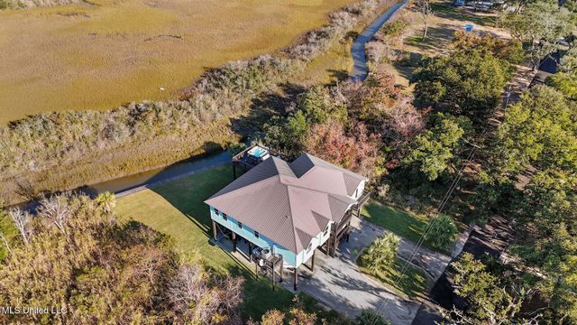 8216 Belle Fontaine Drive, Ocean Springs, MS 39564
