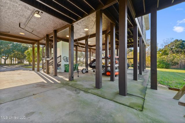 8216 Belle Fontaine Drive, Ocean Springs, MS 39564