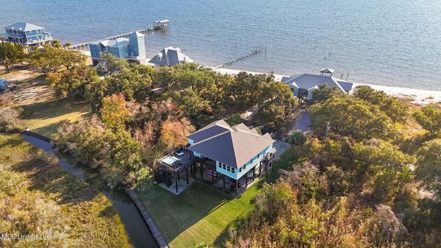 8216 Belle Fontaine Drive, Ocean Springs, MS 39564