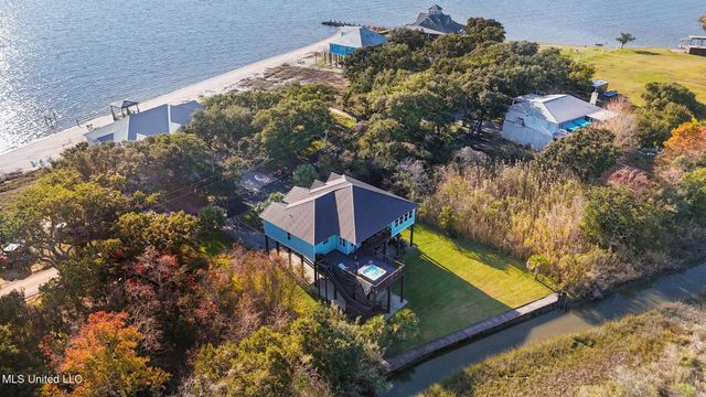 8216 Belle Fontaine Drive, Ocean Springs, MS 39564