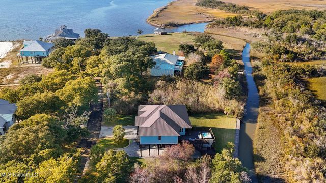 8216 Belle Fontaine Drive, Ocean Springs, MS 39564