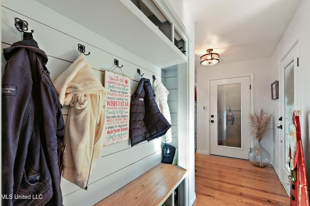 8216 Belle Fontaine Drive, Ocean Springs, MS 39564