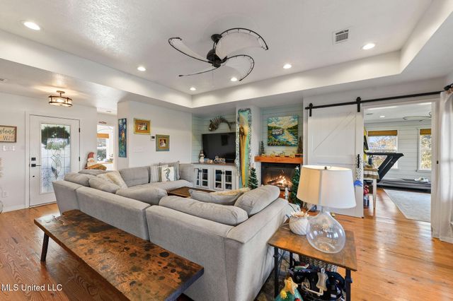 8216 Belle Fontaine Drive, Ocean Springs, MS 39564